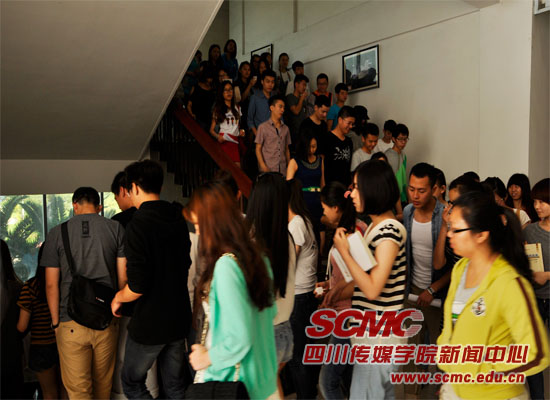 学院举行地震应急疏散演练