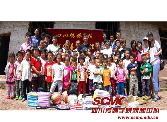 影视编导与管理系开展学雷锋－关爱留守儿童活动