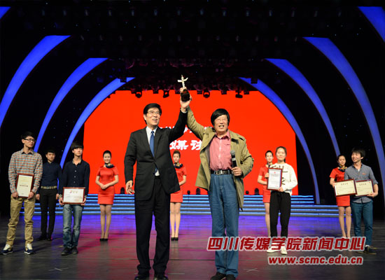 摄影家焦波携新作《乡村里的中国》做客学院传媒大讲坛