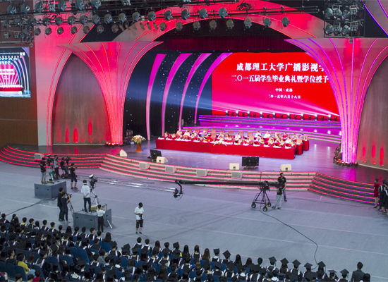 学院２０１５届学生毕业典礼暨学位授予仪式隆重举行