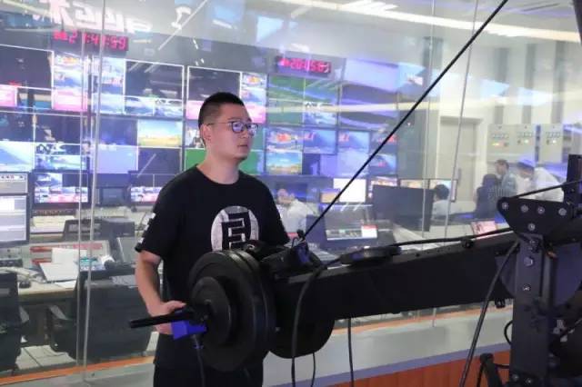 我院赴福州电视台报道组出色完成青运会直播报道