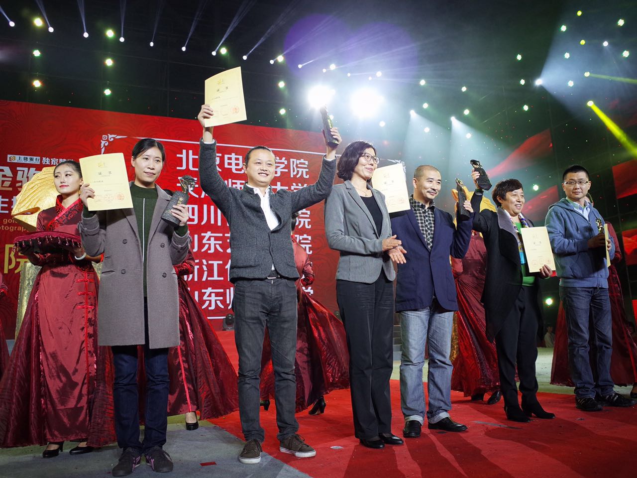 四川传媒学院在2015金驹杯世界大学生摄影大赛中获多项大奖