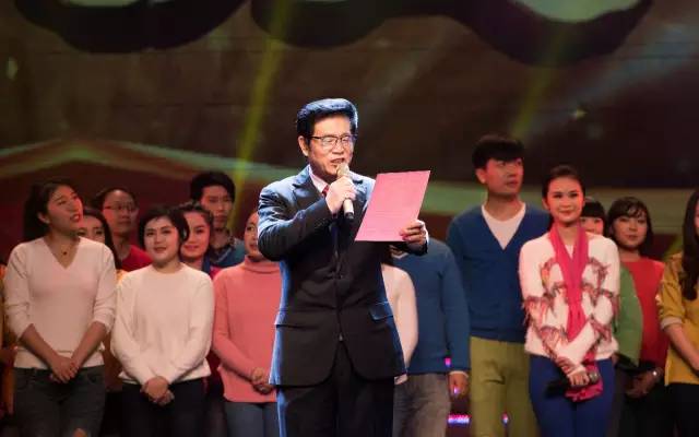 四川传媒学院２０１６年新年晚会隆重举行　网络点击量超２５万次