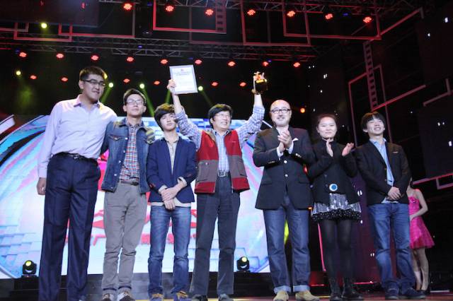 焦波与四川传媒学院学生主创《乡村里的中国》线上点击破千万