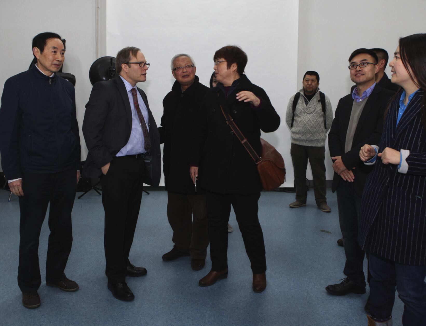 美国布鲁克斯摄影和电影制作学院院长一行到我院访问