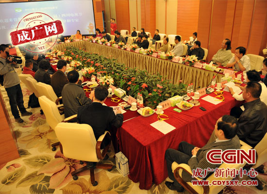 我院举行客座教授聘任仪式 21名业内精英加盟成广